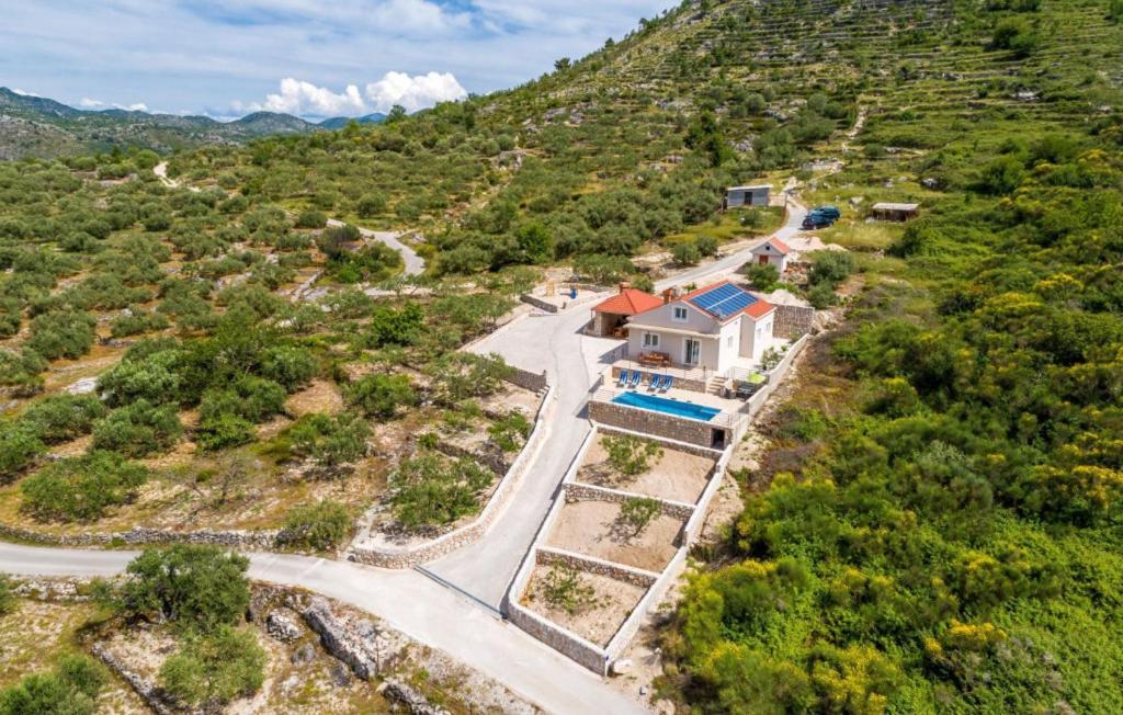 Villa M - By Guide *
